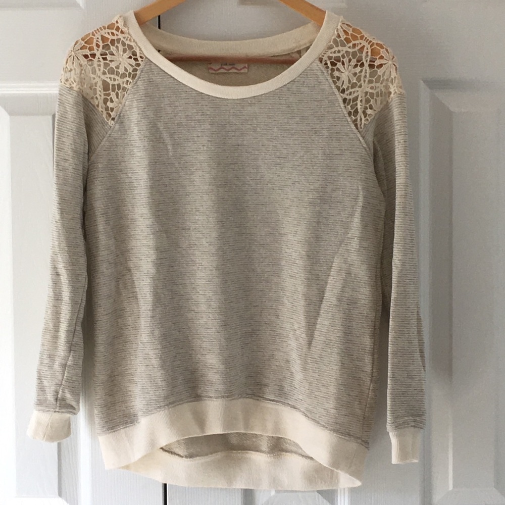 Sweet little sweater, perfect for fall or spring.